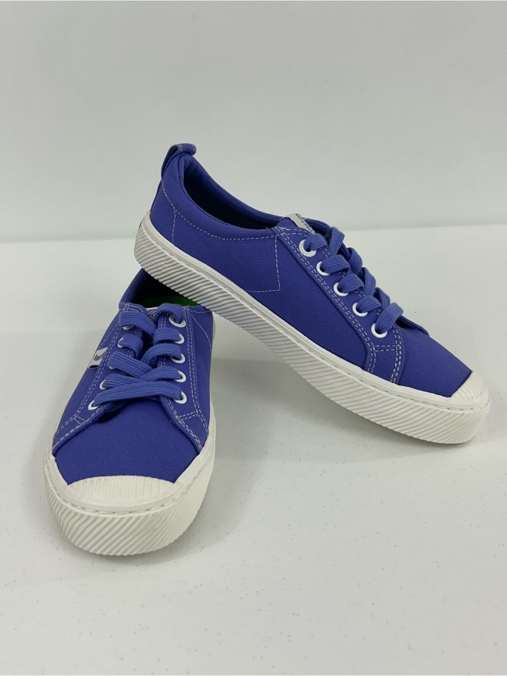 Cariuma Oca Low Pantone Very Peri Low-Top Canvas Sneaker Size 8 NEW - Picture 1 of 10